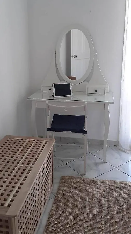Ornos Athina Apartment 0*, אורנוס