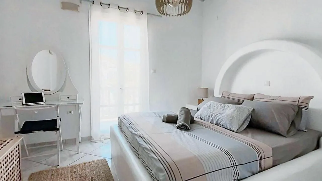 Ornos Athina Apartment 0*, אורנוס