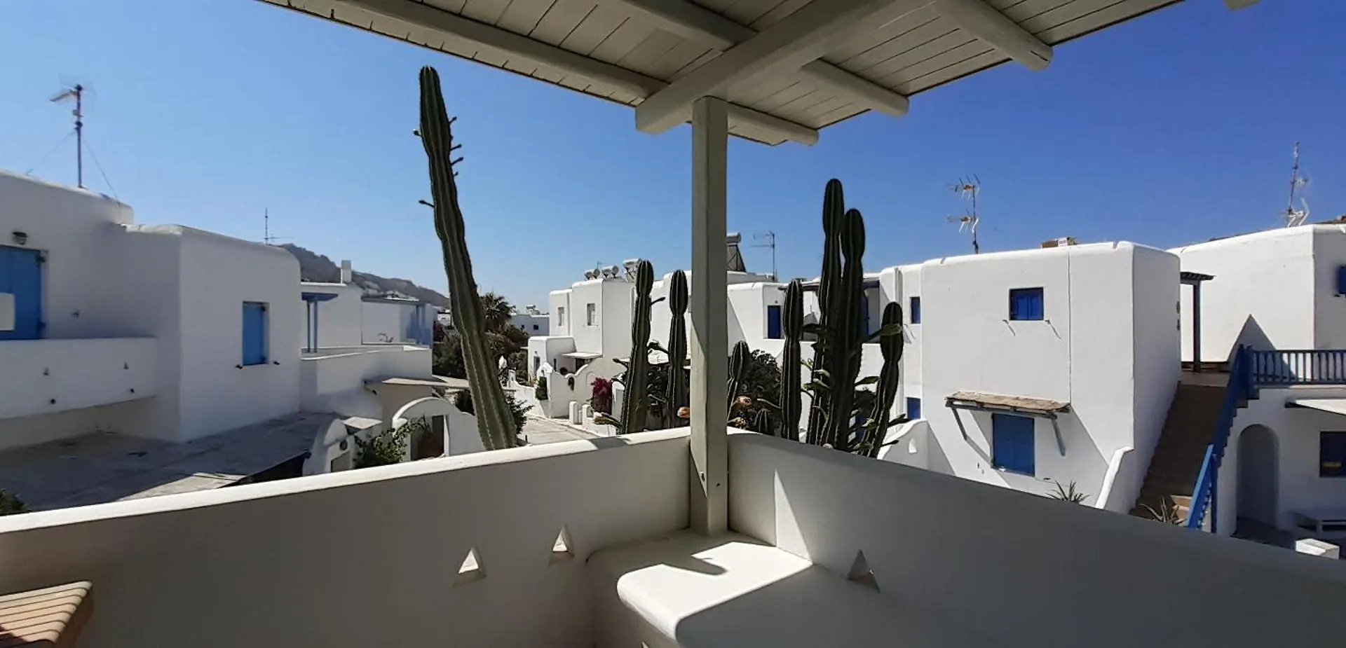 Ornos Athina Apartment  אורנוס